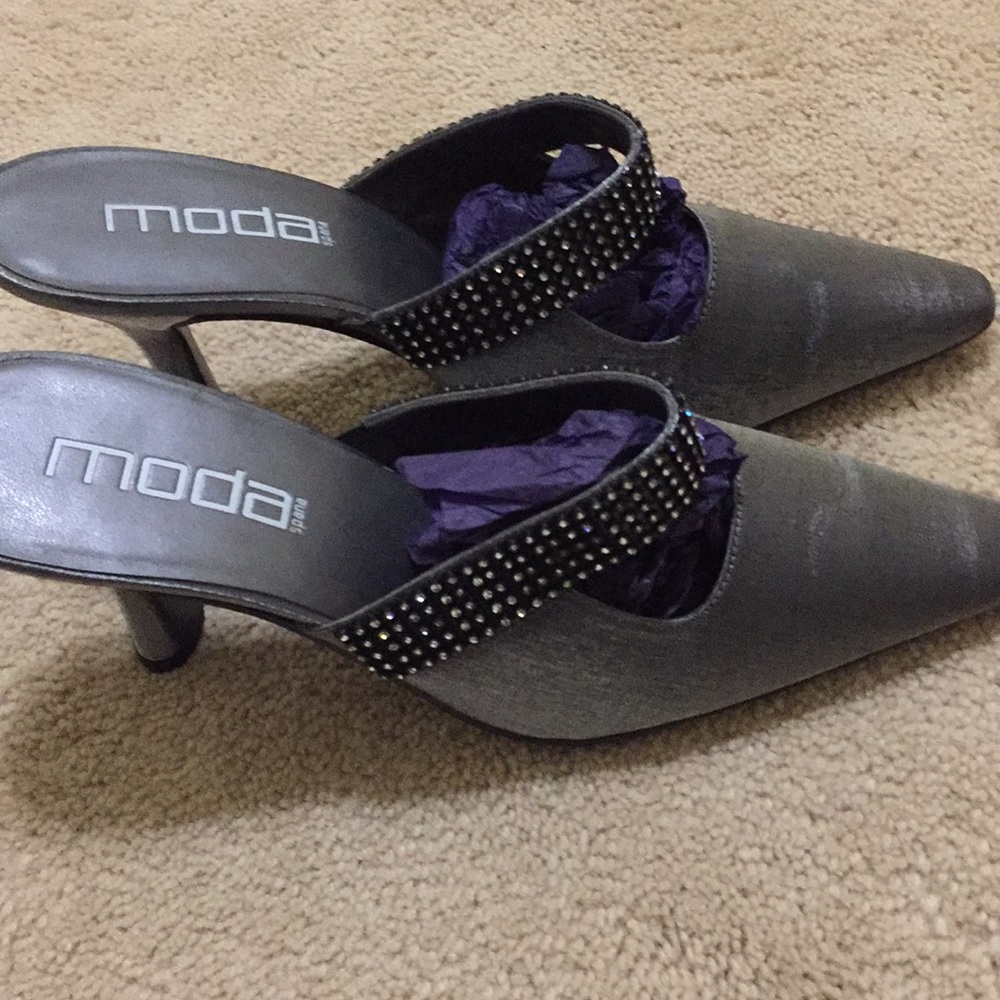 Size 8 Moda spana dark silver gray,very beautiful.